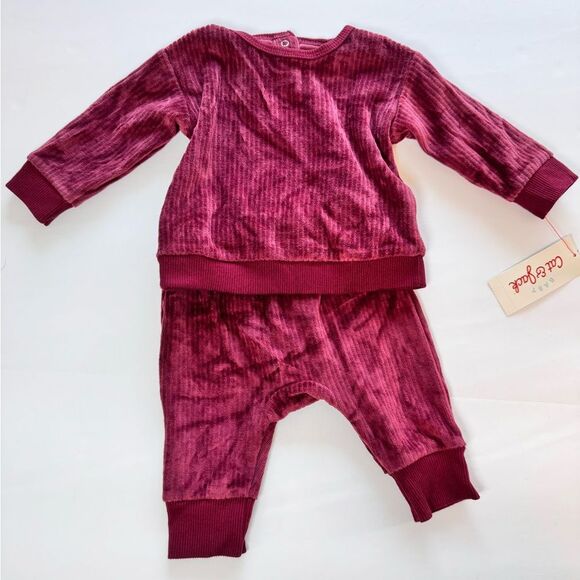 Cat & Jack Other - Cat & Jack Kids Burgundy Ribbed Velvet Pajama Set Size 3-6 Months